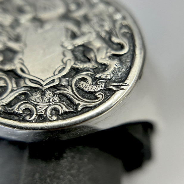 Heraldic Family Crest ring-06-16-07-55.jpeg